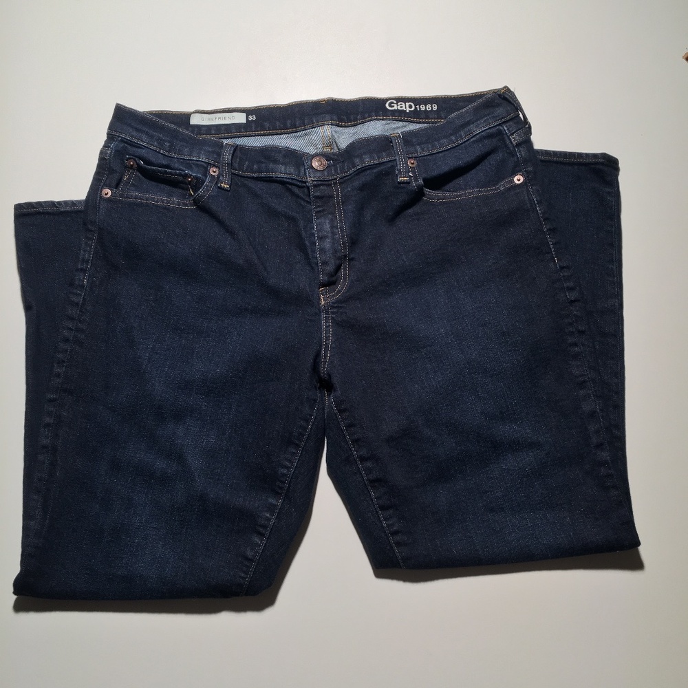 GAP Girlfriend style Women’s jean size 33